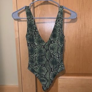 Aritzia NEVER WORN Bodysuit